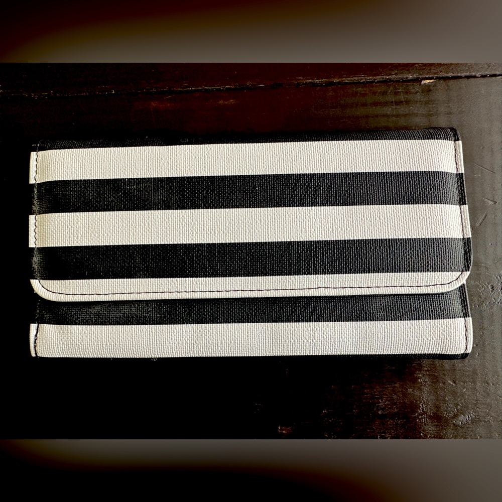 Kut from the Kloth Black/White wallet